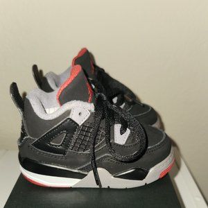 Jordan 4 Retro Sneakers